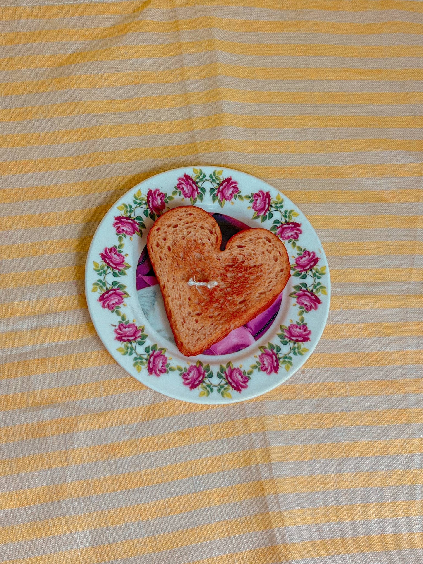 Con Pan Y Amor - Heart-Shaped Toast